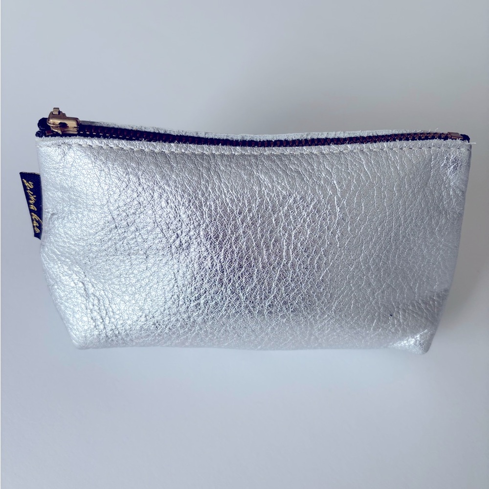 Zina Kao Bardo Silver Leather Sunglasses/Cosmetic Case